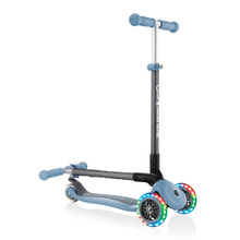Cargar imagen en el visor de la galería, GLOBBER Primo Plegable LED Azul Acero