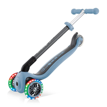 Cargar imagen en el visor de la galería, GLOBBER Primo Plegable LED Azul Acero