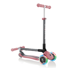 Cargar imagen en el visor de la galería, GLOBBER Primo Plegable LED Rosa Pastel