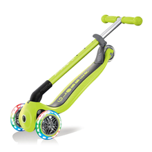 Cargar imagen en el visor de la galería, GLOBBER Primo Plegable LED Verde